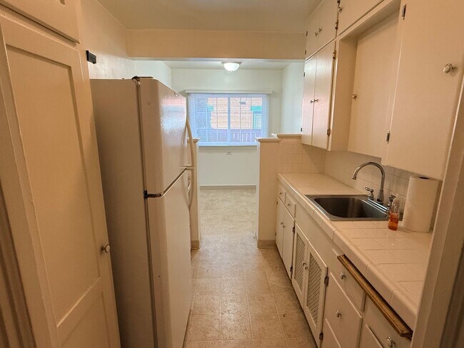 Building Photo - 820 S Arlington Ave
