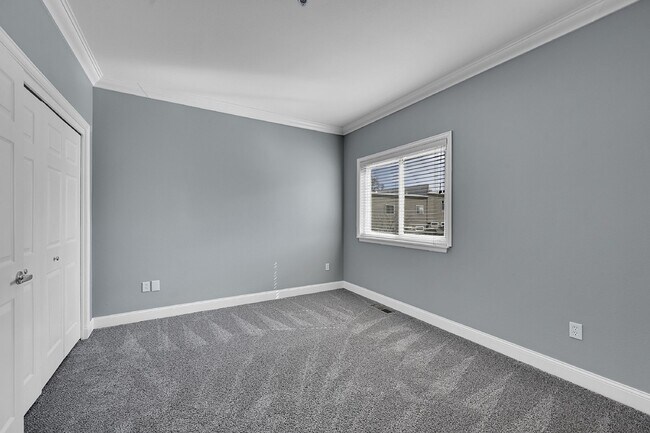 Building Photo - $3,150.00 - 2 Beds, 2.5 Baths, Apartment i...