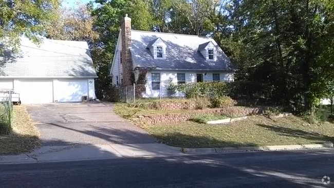 Building Photo - 2650 France Ave N