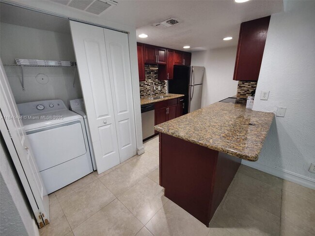 Building Photo - 616 Executive Center Dr