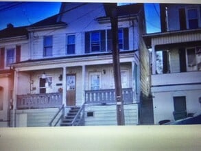 Building Photo - 930 W Pine St