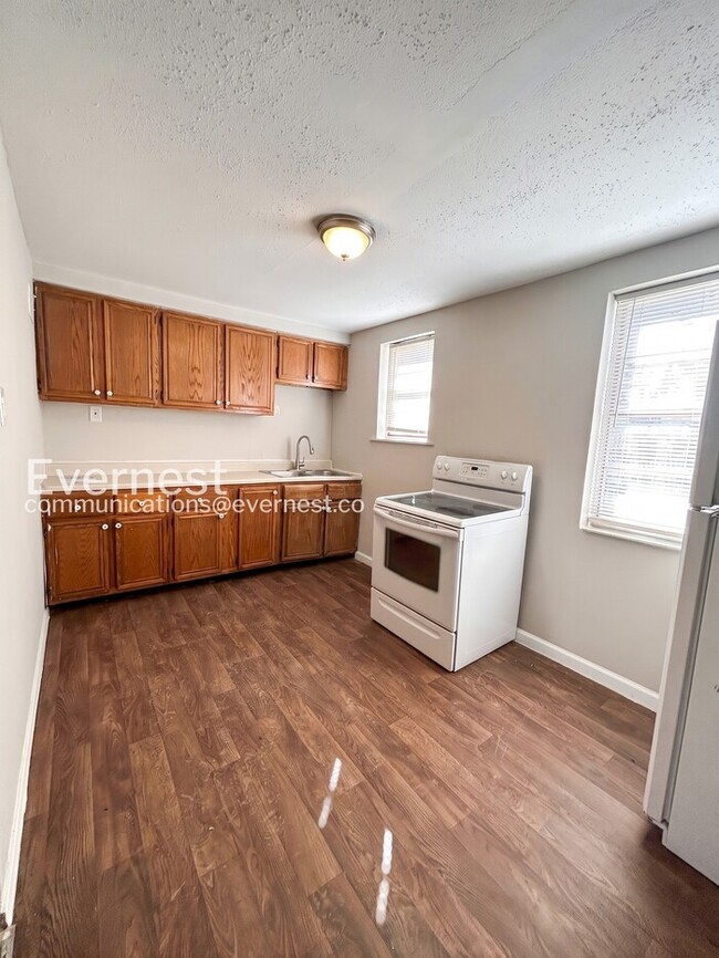 Building Photo - 344 Midridge Dr