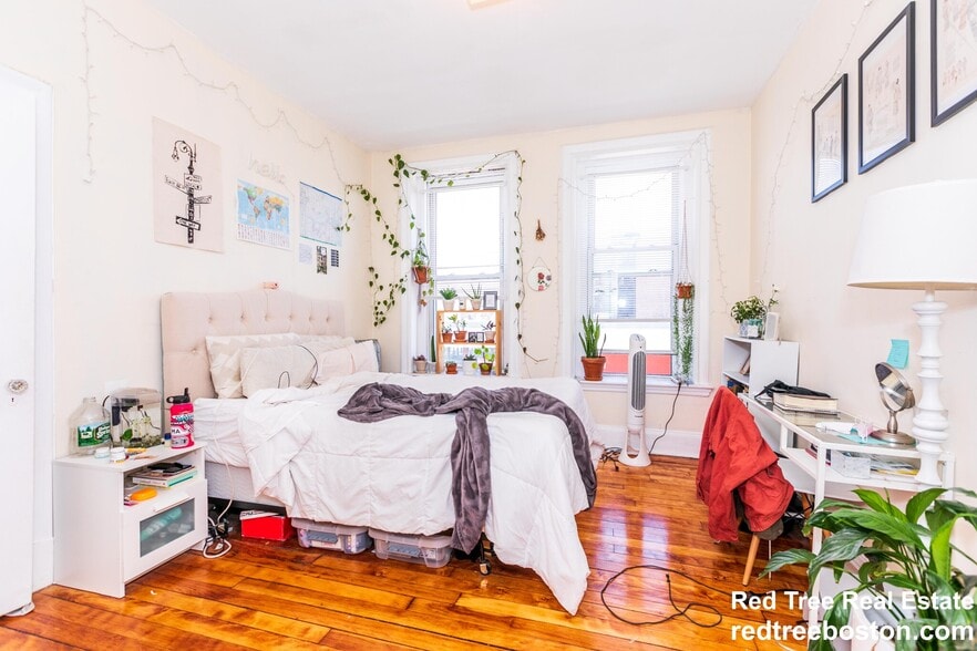 Building Photo - 1284 Commonwealth Ave