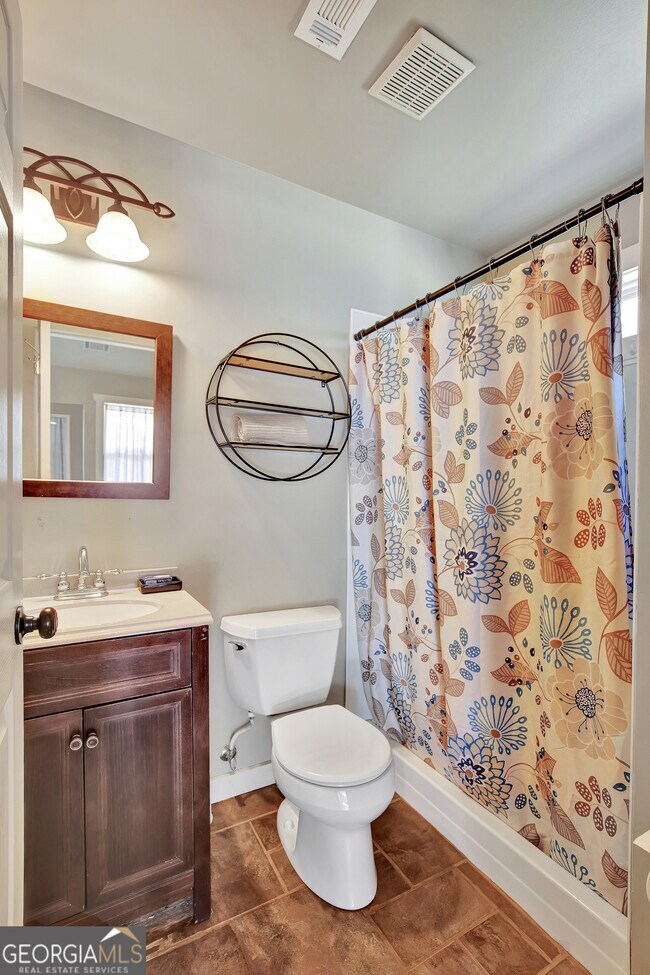 Building Photo - 300 Briarwood Rd