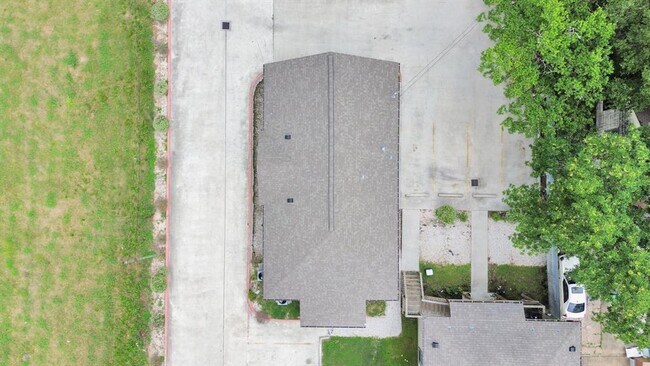 Building Photo - 706 Harris Ave