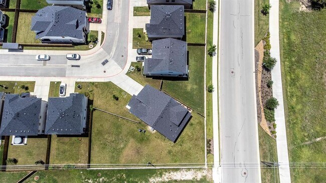 Building Photo - 2800 Sebring Cir