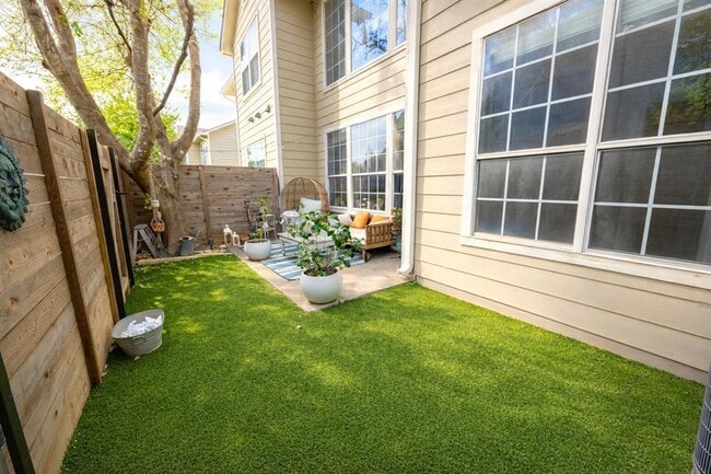 Building Photo - 2632 Century Park Blvd