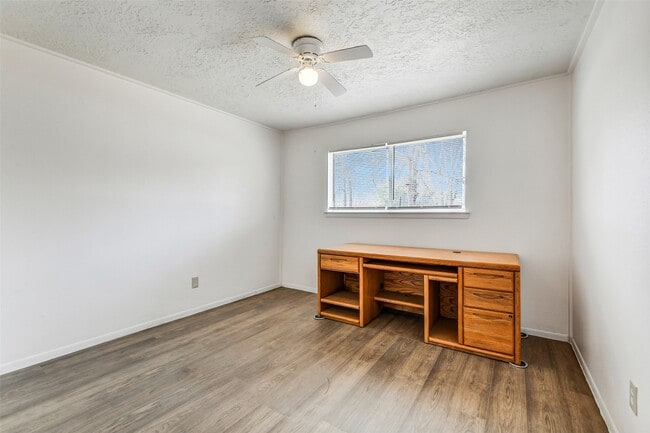 Building Photo - 217 Lazy Ln