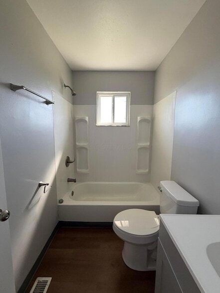 Building Photo - 1975 Dunbar Dr