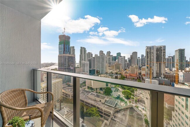 Building Photo - 121 NE 5th St