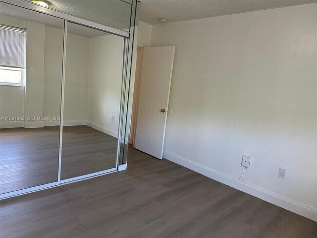 Building Photo - 1801 NE 140th St