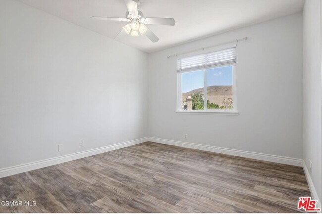 Building Photo - 335 Kitetail St