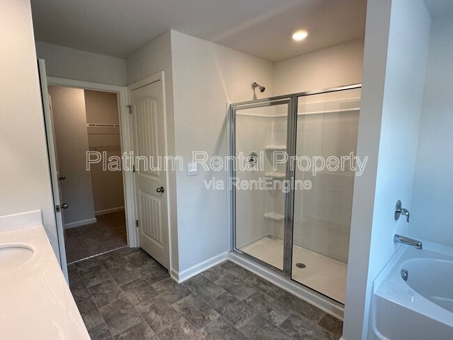 Building Photo - 488 Stoneybrook Dr