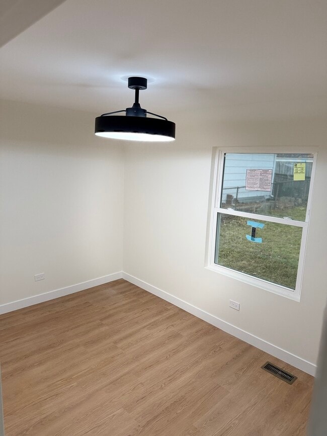 Building Photo - 410 Healy Ave