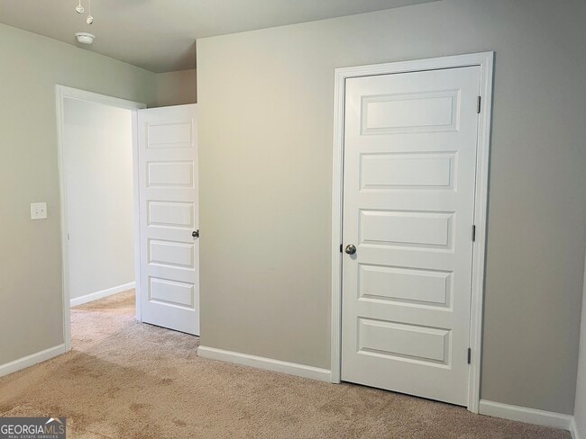 Building Photo - 138 Silver Birch Pass
