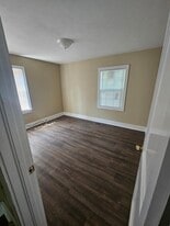 Building Photo - 810 W Residence Ave