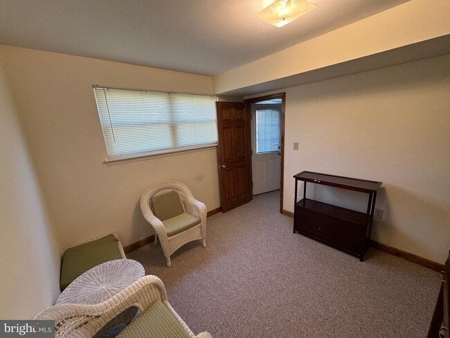 Building Photo - 172 Chapel Dr