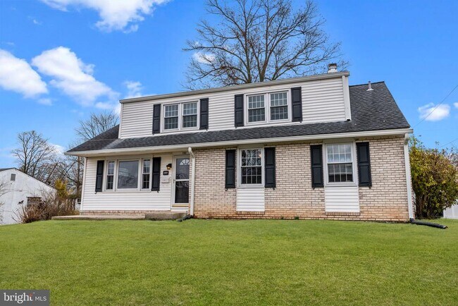 Building Photo - 131 Kipling Dr