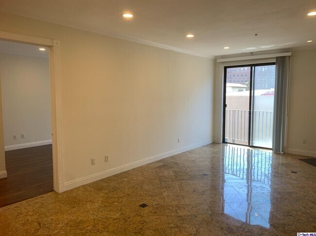 Building Photo - 625 S Berendo St
