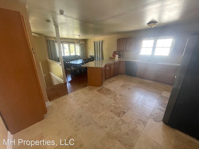 Building Photo - 5 br, 3 bath House - 7027 Cresthaven Drive