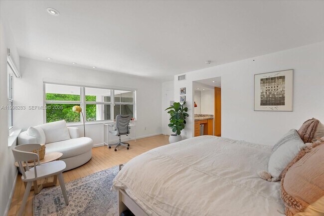 Building Photo - 2721 SW 22nd Ave