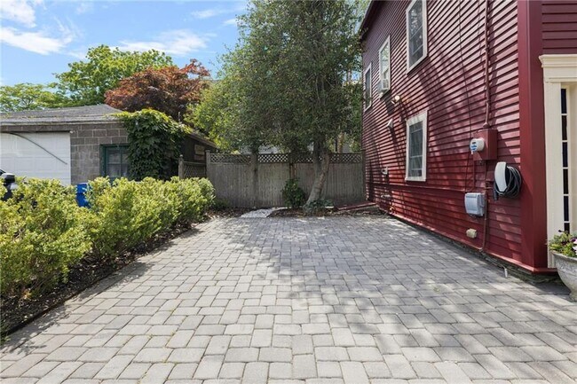 Building Photo - 5 Tews Ct