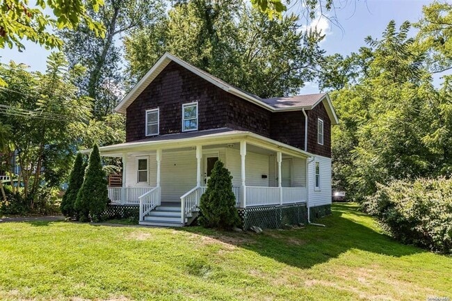 Building Photo - 192 Woodhull Rd