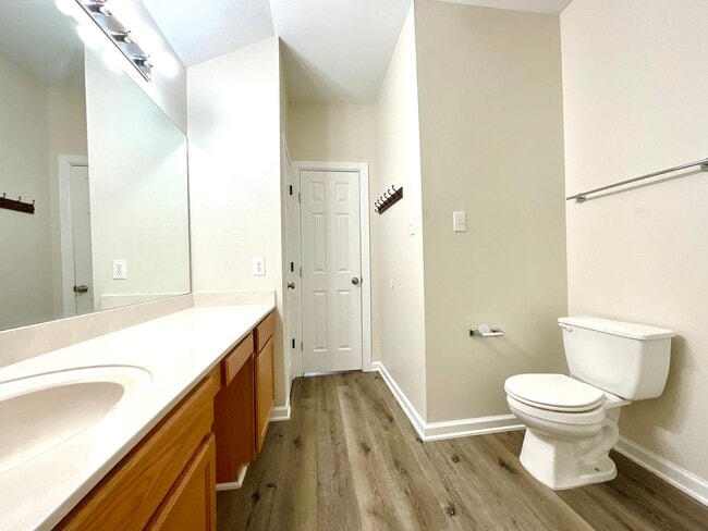 Building Photo - **APPLICATION RECEIVED** AVAILABLE! Spacious 3-Bedroom Home in a Secure Gated Community!