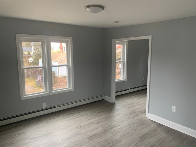 Building Photo - 31 Hopkins St