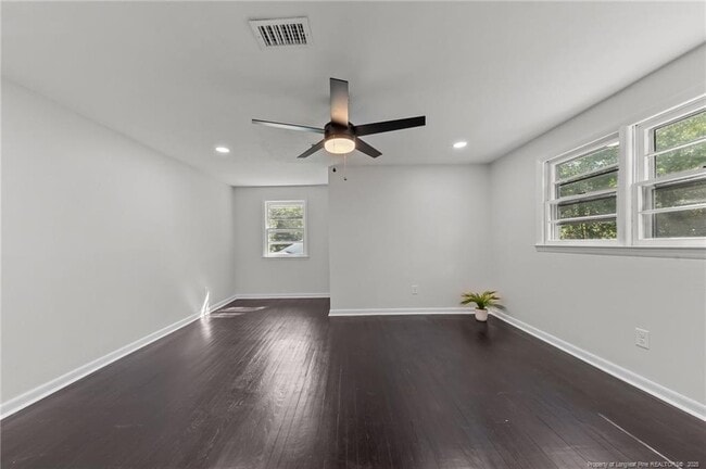Building Photo - 13520 Oakwood Dr