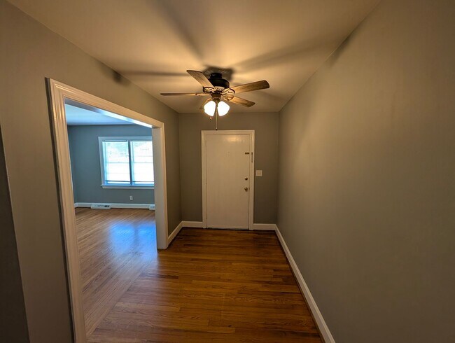 Building Photo - 3 Bedroom, 1.5 Bath Home with HVAC & Fenced Backyard