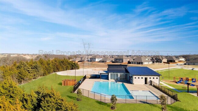 Building Photo - 308 Winding Creek Ln
