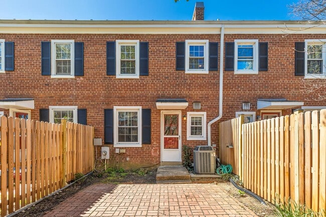 Building Photo - 3011 S Buchanan St