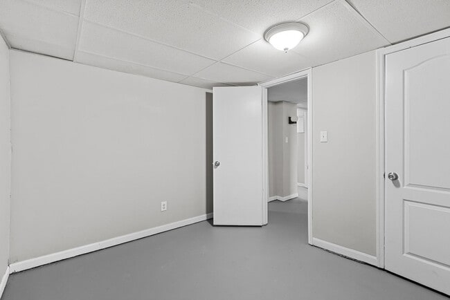 Building Photo - Newly Renovated 4 Bedroom, 2 Bath Home