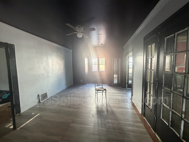 Building Photo - 107 E Archer Ave