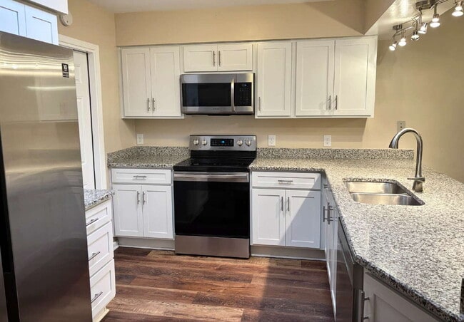 Building Photo - $500.00 OFF FIRST MONTHS RENT!!