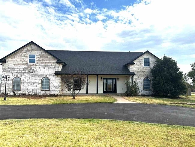 Building Photo - 6937 NE Watts Rd