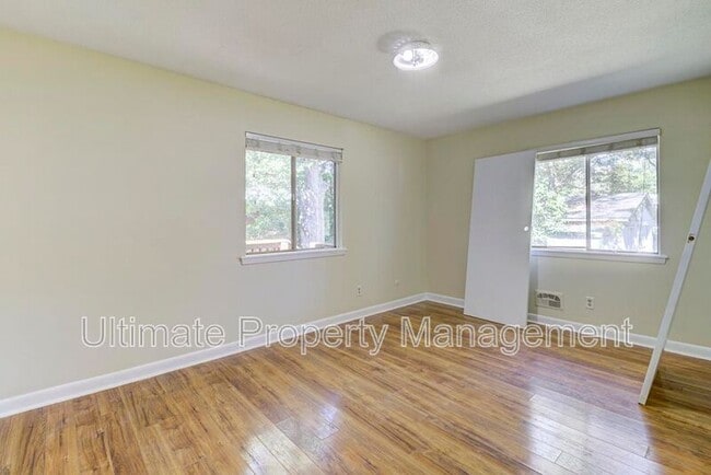 Building Photo - 2101 Delgado St