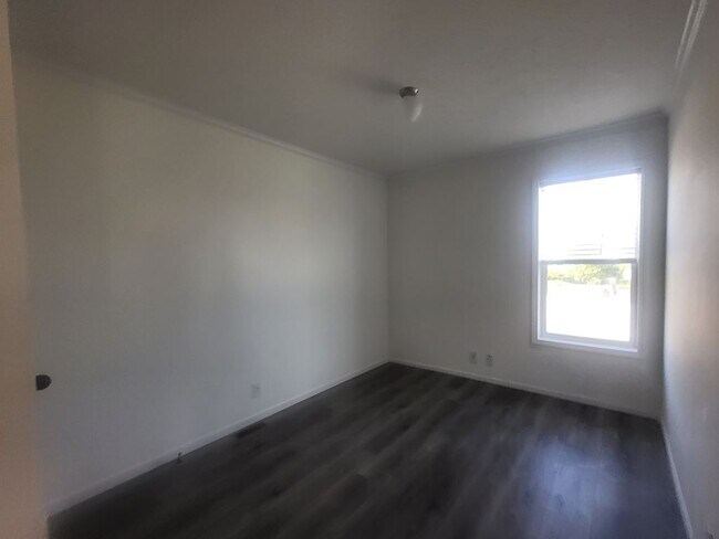 Building Photo - 45 Swan Ln