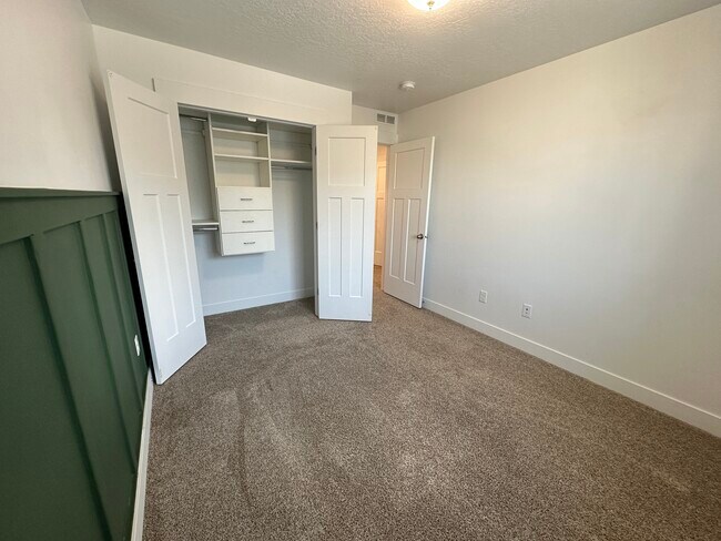Building Photo - 3306 Eagle Mountain Town Home