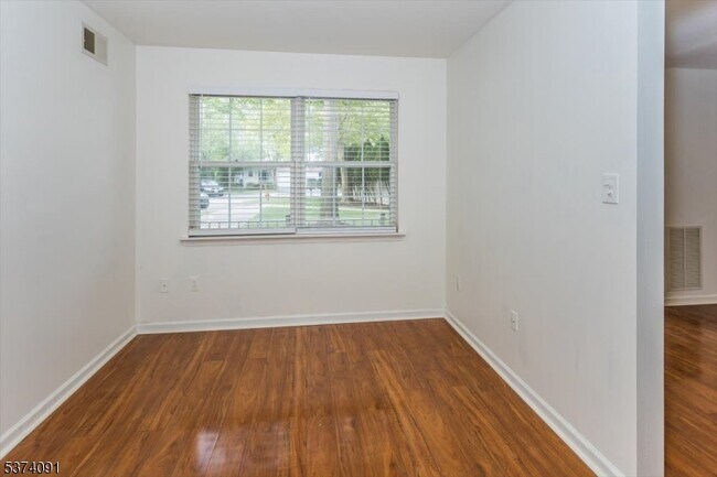 Building Photo - 34 Maple Ln