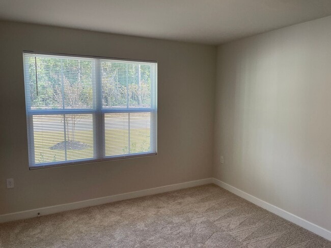 Building Photo - 3 Bedroom 2 Bath Home in Middle Creek Vill...