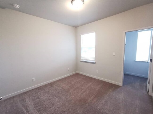 Building Photo - 605 W South St