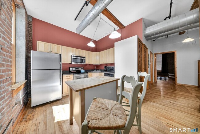 Building Photo - 325 Lafayette St