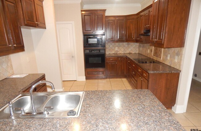 Building Photo - 5622 Andover Dr