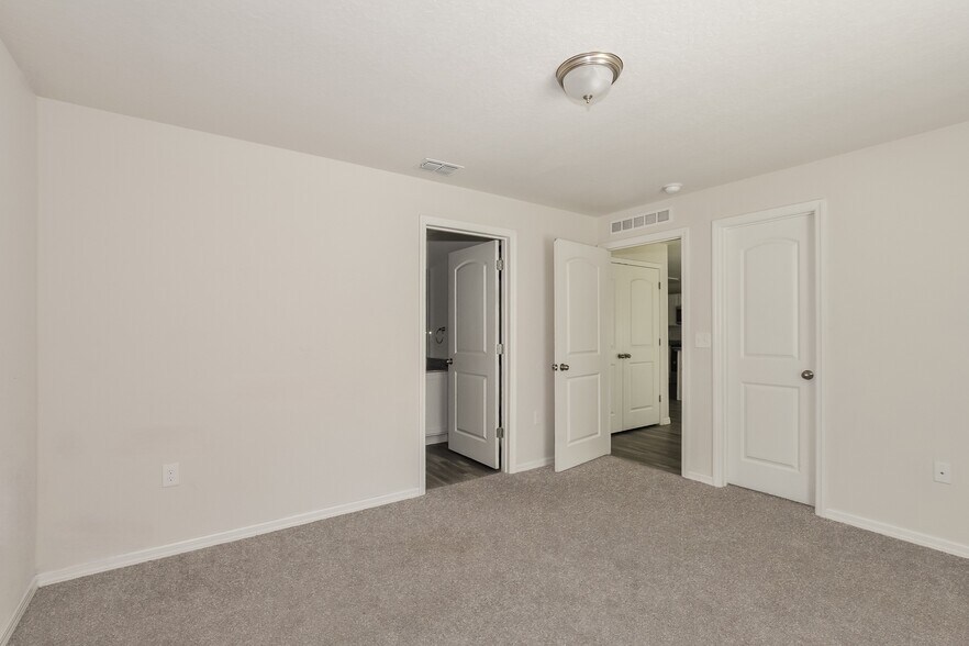 Building Photo - 21 Presidential Ln
