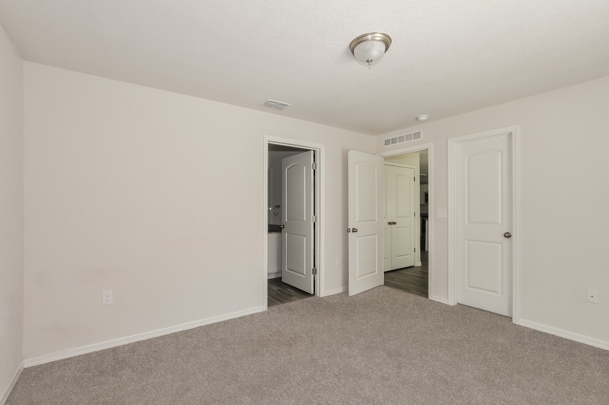 Building Photo - 28 Pitt Ln