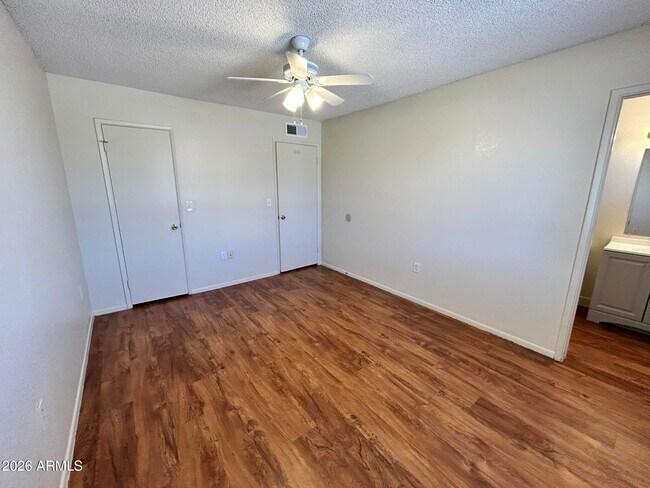 Building Photo - 3147 E Edgewood Ave