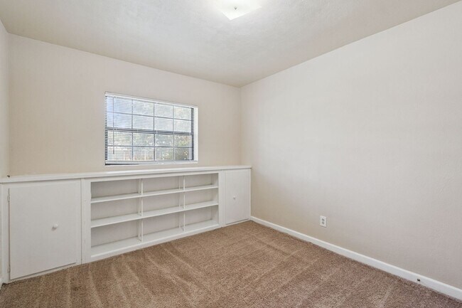 Building Photo - 2028 Albert Lee Pkwy