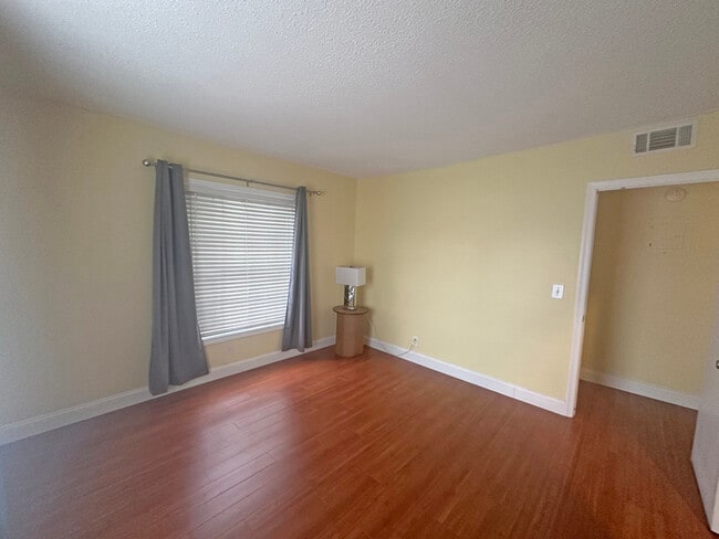 Building Photo - Welcome to charming 2-bedroom, 1-bathroom ...